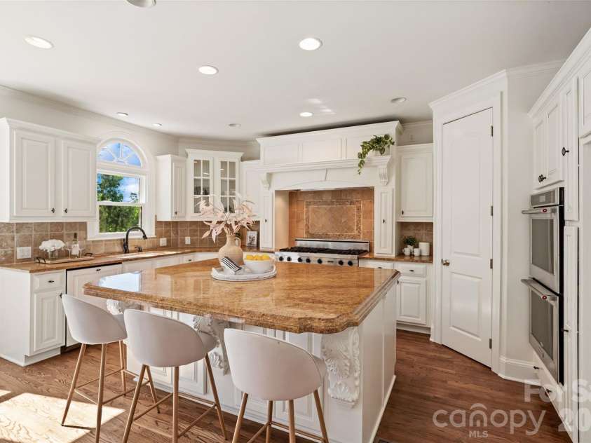 11204 Wescott Hill Drive, Huntersville, NC 28078.  MLS# CAR4384278, YatesRealty ID 24814. 