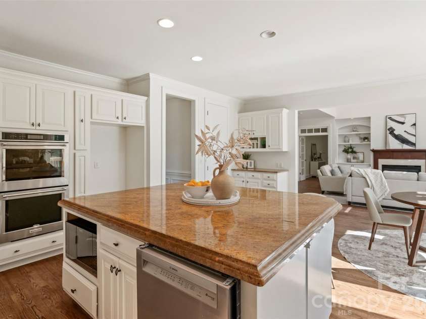 11204 Wescott Hill Drive, Huntersville, NC 28078.  MLS# CAR4384278, YatesRealty ID 24814. 