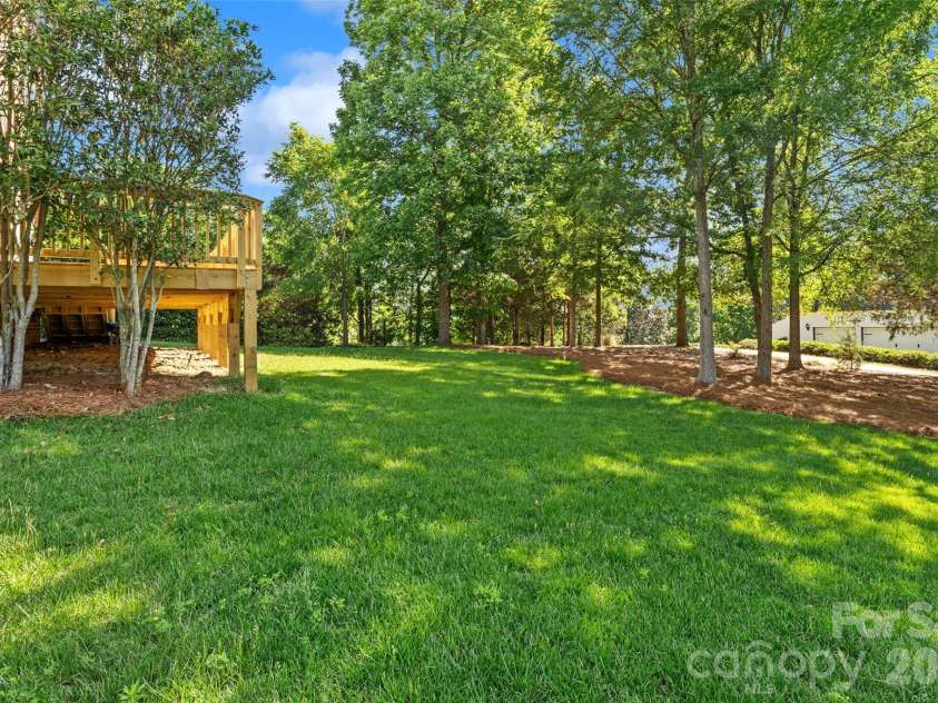11204 Wescott Hill Drive, Huntersville, NC 28078.  MLS# CAR4384278, YatesRealty ID 24814. 