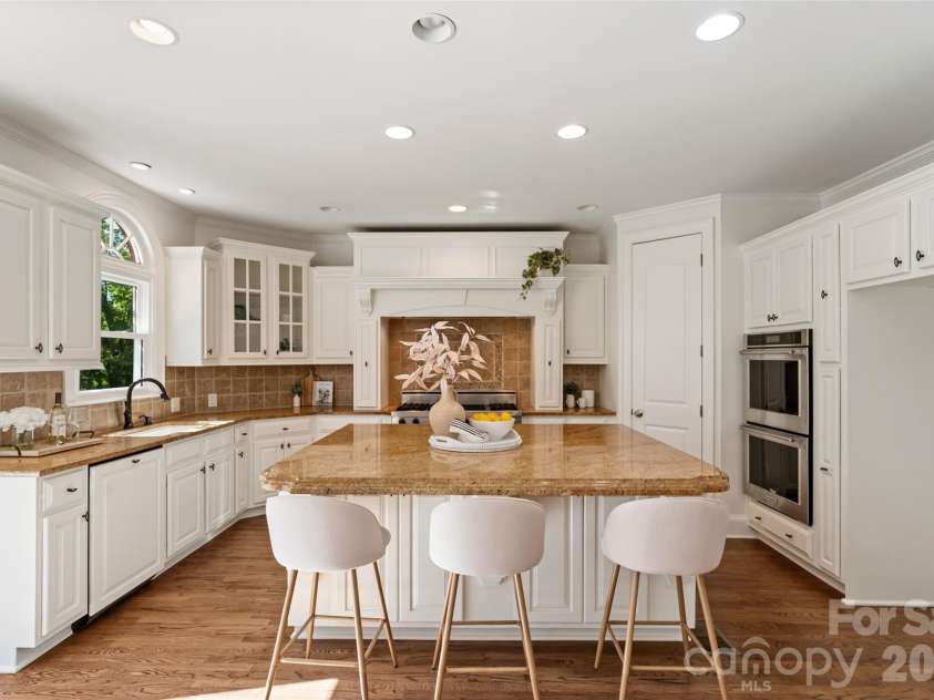 11204 Wescott Hill Drive, Huntersville, NC 28078.  MLS# CAR4384278, YatesRealty ID 24814. Kitchen 