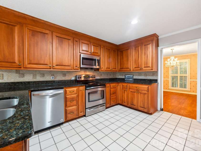 2804 Wimbledon Drive, Gastonia, NC 28056.  MLS# CAR4376535, YatesRealty ID 24815. 