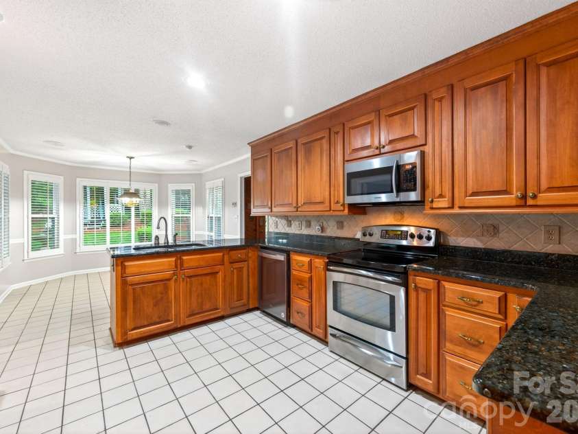 2804 Wimbledon Drive, Gastonia, NC 28056.  MLS# CAR4376535, YatesRealty ID 24815. 