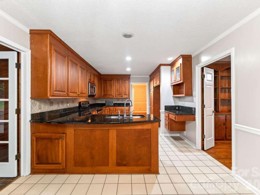 2804 Wimbledon Drive, Gastonia, NC 28056.  MLS# CAR4376535, YatesRealty ID 24815. 