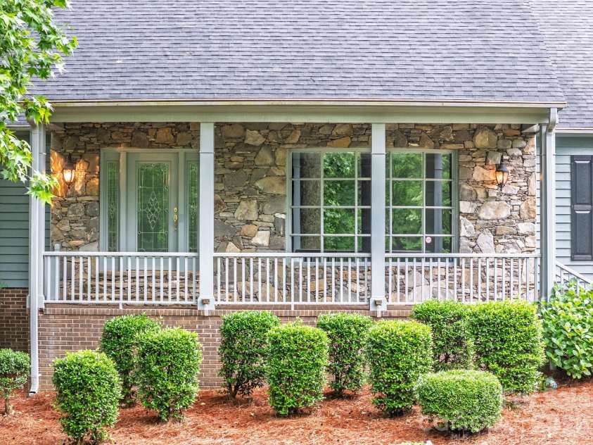 2804 Wimbledon Drive, Gastonia, NC 28056.  MLS# CAR4376535, YatesRealty ID 24815. Covered front porch.