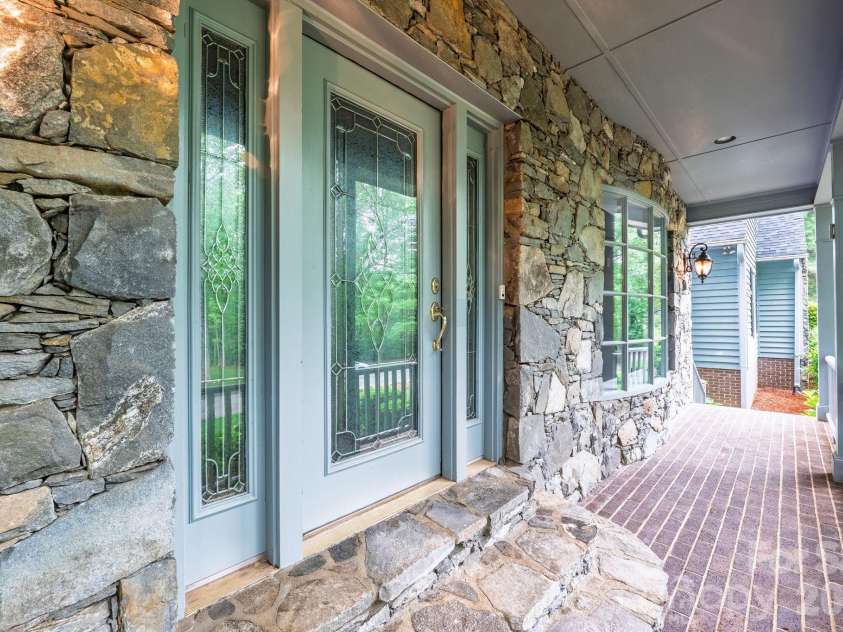 2804 Wimbledon Drive, Gastonia, NC 28056.  MLS# CAR4376535, YatesRealty ID 24815. Front porch entry.