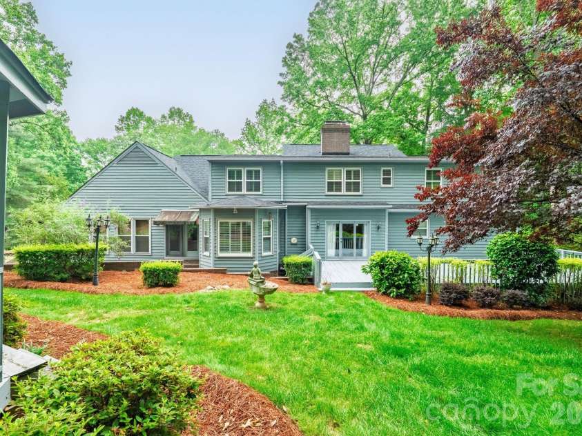 2804 Wimbledon Drive, Gastonia, NC 28056.  MLS# CAR4376535, YatesRealty ID 24815. Luch lot with beautiful landscaping.