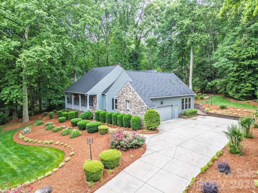 2804 Wimbledon Drive, Gastonia, NC 28056.  MLS# CAR4376535, YatesRealty ID 24815. Oversized driveway.