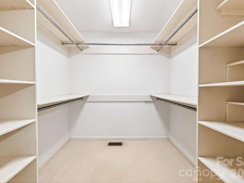 2804 Wimbledon Drive, Gastonia, NC 28056.  MLS# CAR4376535, YatesRealty ID 24815. Primary closet.