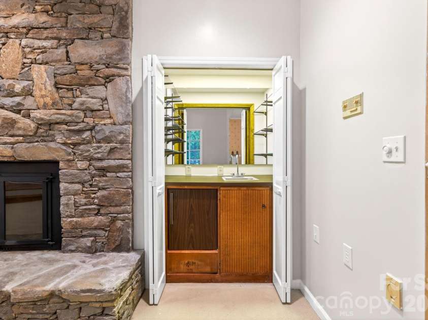 2804 Wimbledon Drive, Gastonia, NC 28056.  MLS# CAR4376535, YatesRealty ID 24815. Wet bar in great room.