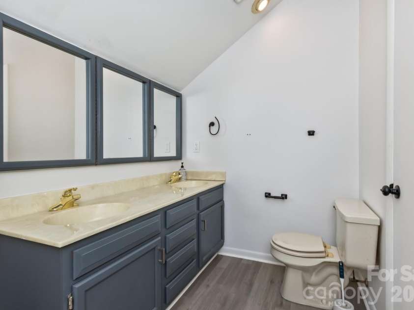 53 Benfield Road, Weaverville, NC 28787.  MLS# CAR4352245, YatesRealty ID 24816. 