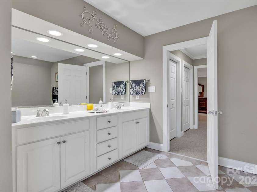 604 Gwendolyn Court, Granite Falls, NC 28630.  MLS# CAR4261551, YatesRealty ID 24816. 