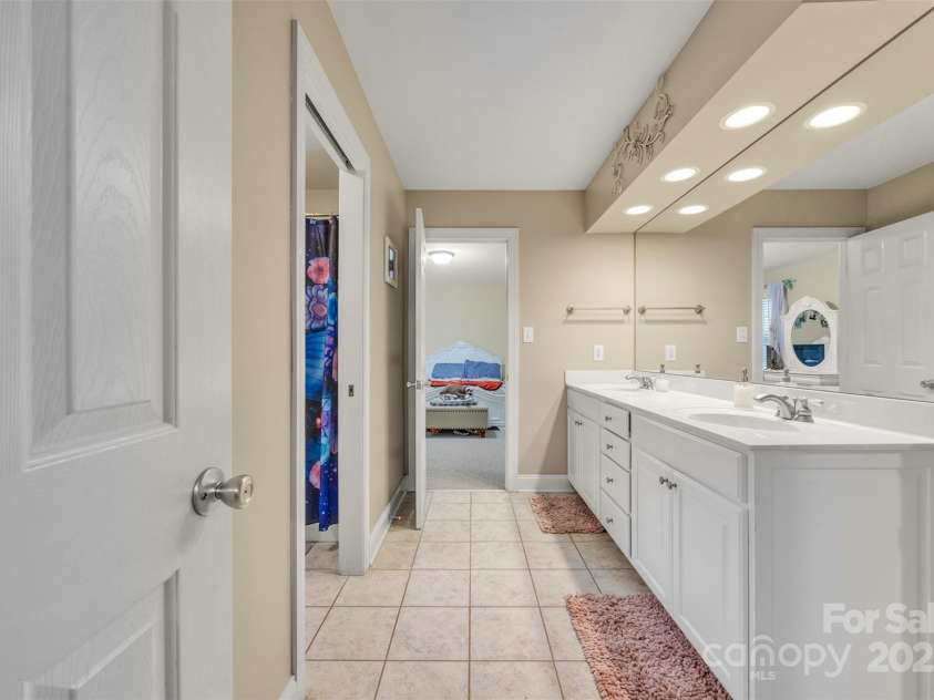 604 Gwendolyn Court, Granite Falls, NC 28630.  MLS# CAR4261551, YatesRealty ID 24816. 