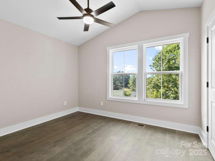 118 Muse Ridge Drive, Candler, NC 28715.  MLS# CAR4276670, YatesRealty ID 24817. Bed 1