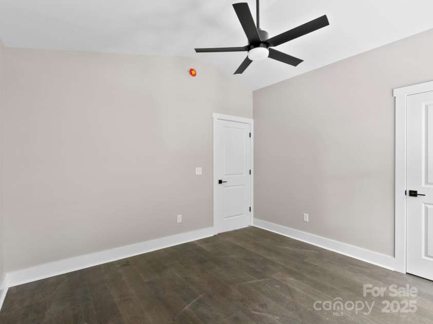 118 Muse Ridge Drive, Candler, NC 28715.  MLS# CAR4276670, YatesRealty ID 24817. Bed 1