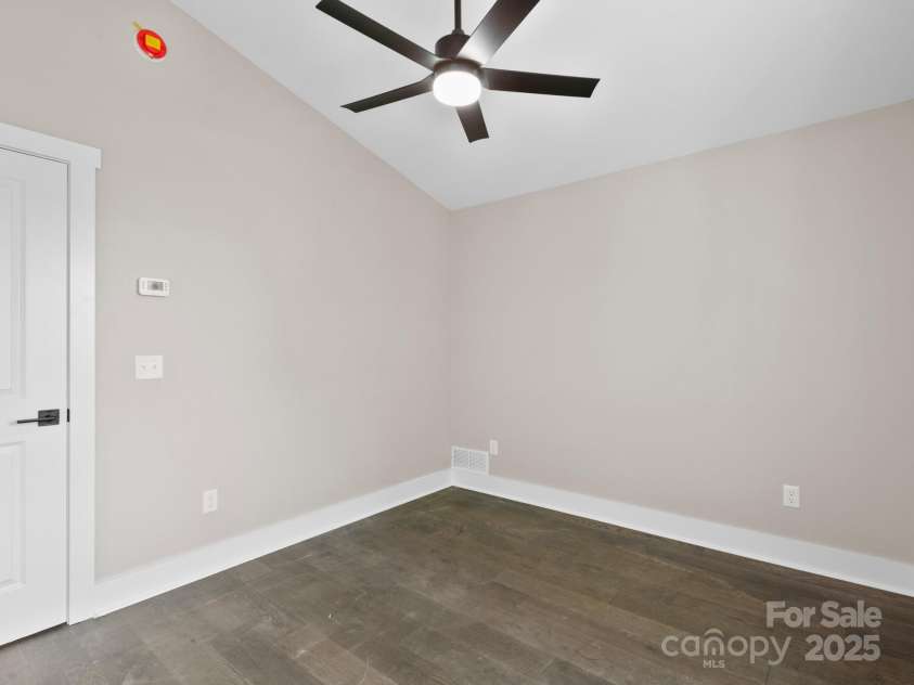 118 Muse Ridge Drive, Candler, NC 28715.  MLS# CAR4276670, YatesRealty ID 24817. Bed 2