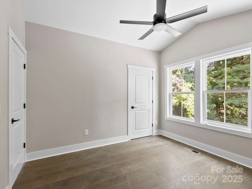 118 Muse Ridge Drive, Candler, NC 28715.  MLS# CAR4276670, YatesRealty ID 24817. Bed 2