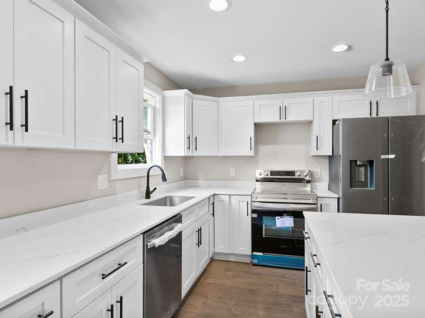 118 Muse Ridge Drive, Candler, NC 28715.  MLS# CAR4276670, YatesRealty ID 24817. Kitchen