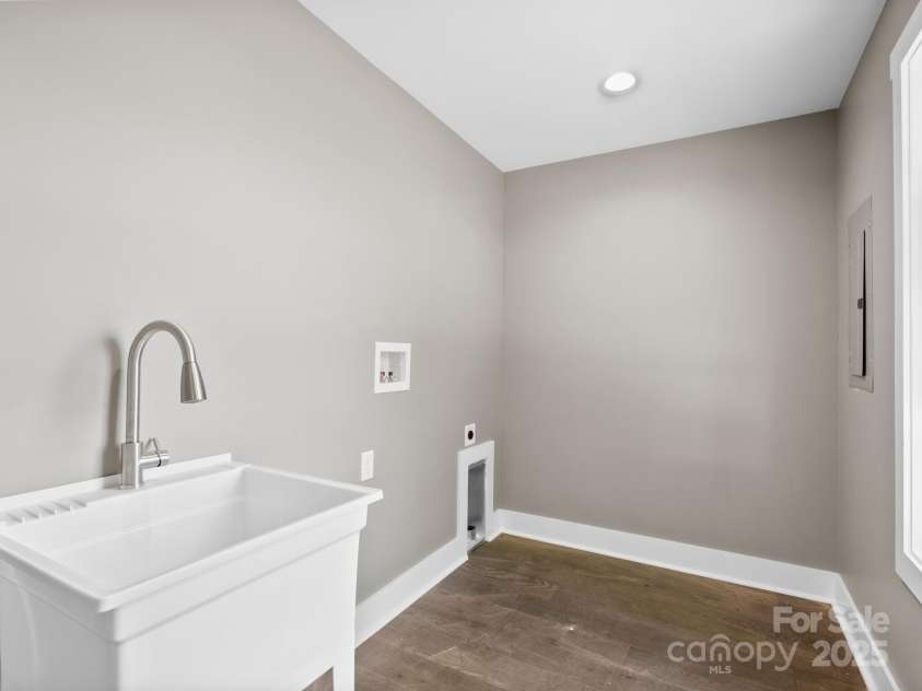 118 Muse Ridge Drive, Candler, NC 28715.  MLS# CAR4276670, YatesRealty ID 24817. Laundry