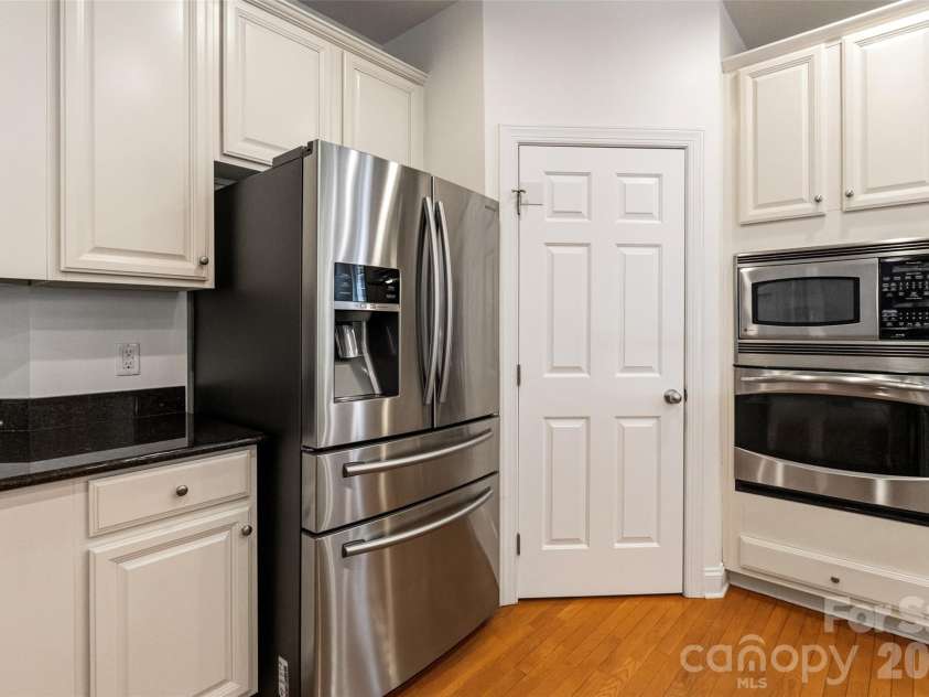 17808 Durrango Court, Charlotte, NC 28278.  MLS# CAR4383282, YatesRealty ID 24817. 