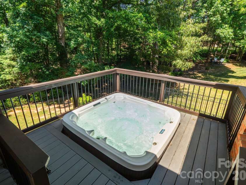 17808 Durrango Court, Charlotte, NC 28278.  MLS# CAR4383282, YatesRealty ID 24817. 