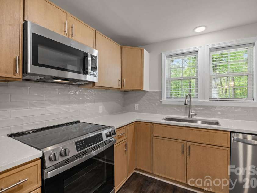 6109 Cora Street, Charlotte, NC 28216.  MLS# CAR4376653, YatesRealty ID 24819. 