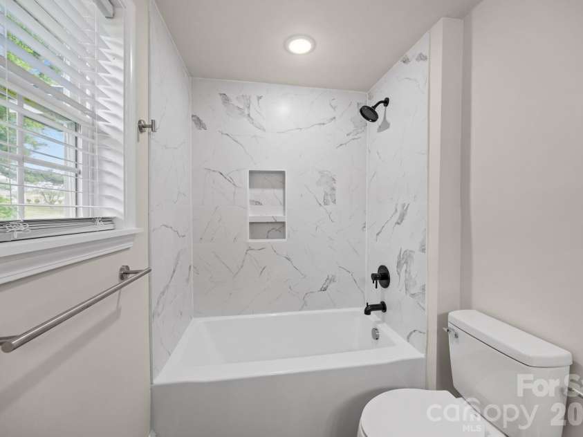 6109 Cora Street, Charlotte, NC 28216.  MLS# CAR4376653, YatesRealty ID 24819. 