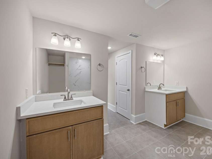 6109 Cora Street, Charlotte, NC 28216.  MLS# CAR4376653, YatesRealty ID 24819. 