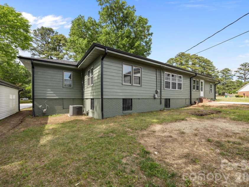 6109 Cora Street, Charlotte, NC 28216.  MLS# CAR4376653, YatesRealty ID 24819. 