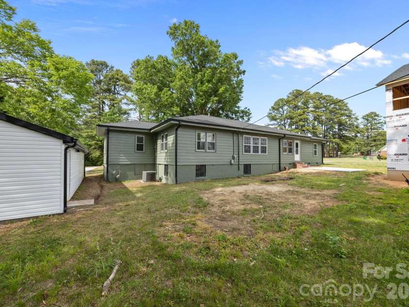 6109 Cora Street, Charlotte, NC 28216.  MLS# CAR4376653, YatesRealty ID 24819. 
