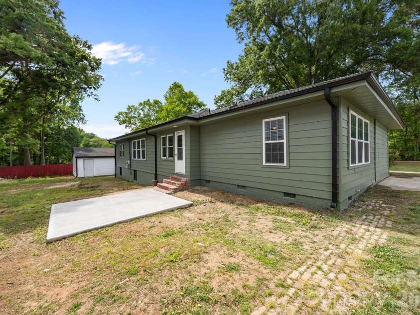 6109 Cora Street, Charlotte, NC 28216.  MLS# CAR4376653, YatesRealty ID 24819. 