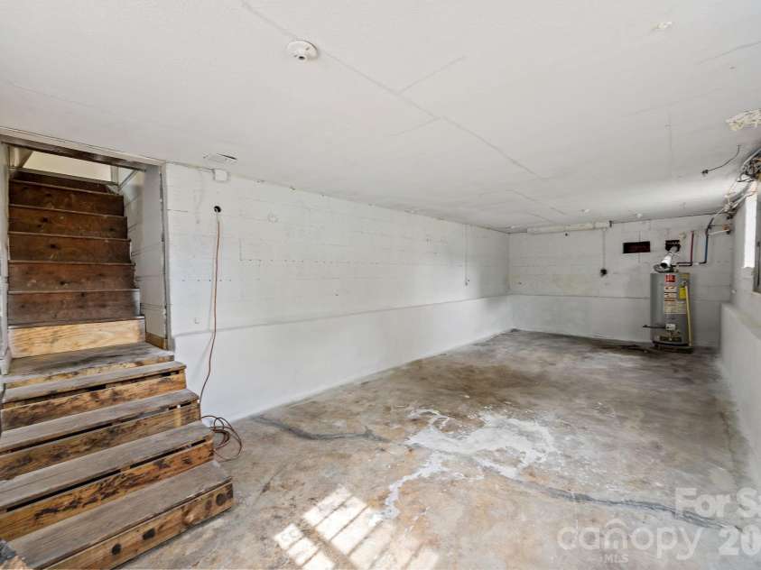 6109 Cora Street, Charlotte, NC 28216.  MLS# CAR4376653, YatesRealty ID 24819. 