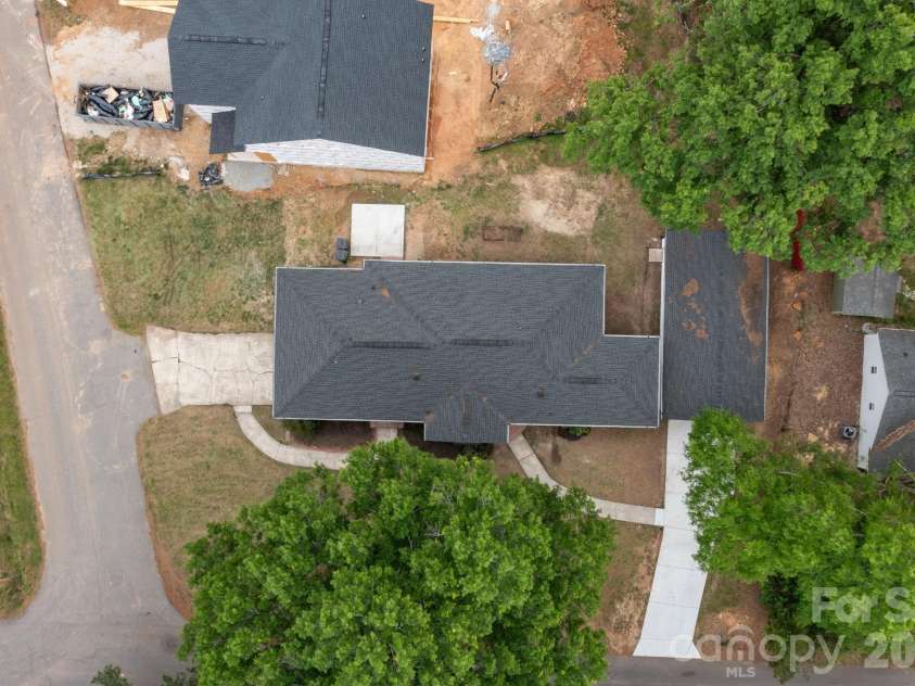 6109 Cora Street, Charlotte, NC 28216.  MLS# CAR4376653, YatesRealty ID 24819. 
