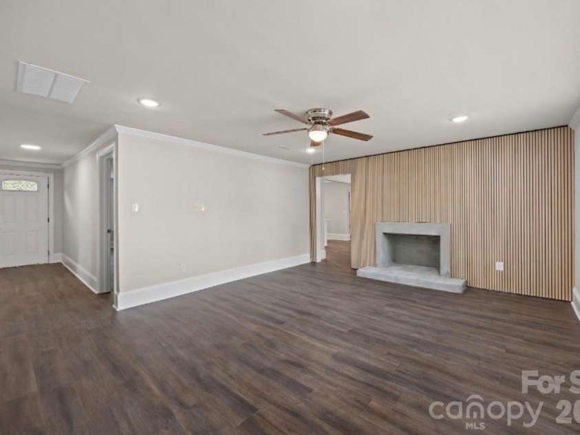6109 Cora Street, Charlotte, NC 28216.  MLS# CAR4376653, YatesRealty ID 24819. 