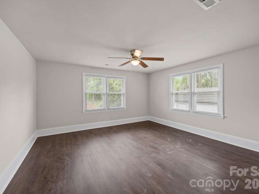 6109 Cora Street, Charlotte, NC 28216.  MLS# CAR4376653, YatesRealty ID 24819. 