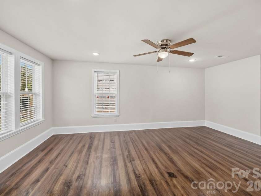 6109 Cora Street, Charlotte, NC 28216.  MLS# CAR4376653, YatesRealty ID 24819. 