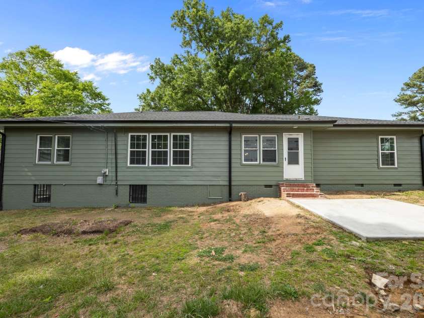 6109 Cora Street, Charlotte, NC 28216.  MLS# CAR4376653, YatesRealty ID 24819. Back