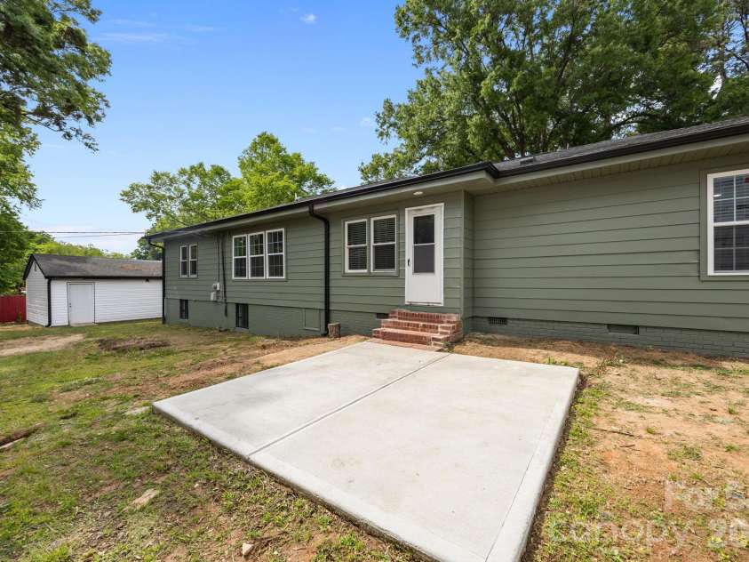 6109 Cora Street, Charlotte, NC 28216.  MLS# CAR4376653, YatesRealty ID 24819. Back