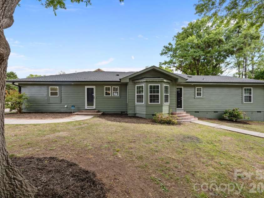 6109 Cora Street, Charlotte, NC 28216.  MLS# CAR4376653, YatesRealty ID 24819. Front