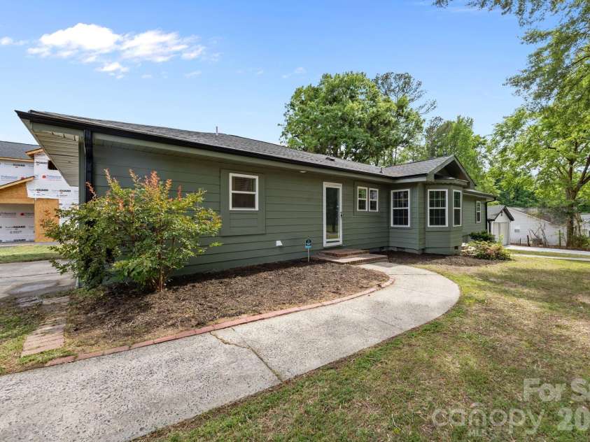 6109 Cora Street, Charlotte, NC 28216.  MLS# CAR4376653, YatesRealty ID 24819. Front