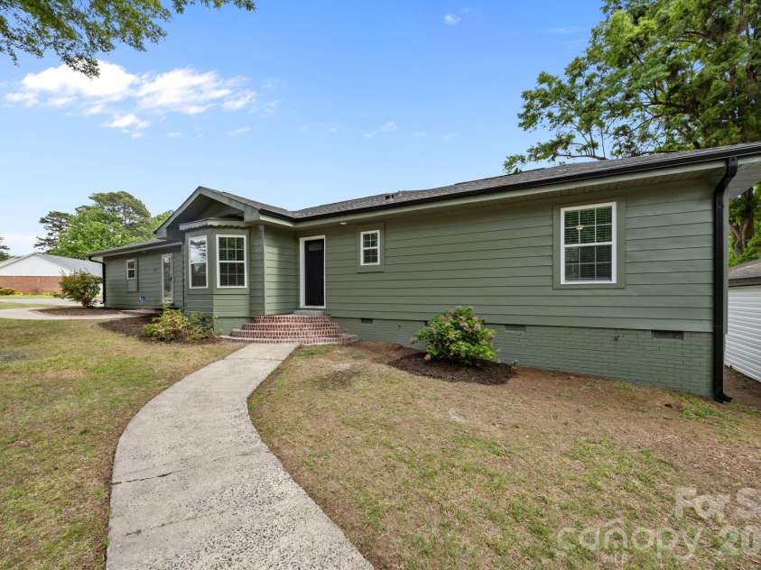 6109 Cora Street, Charlotte, NC 28216.  MLS# CAR4376653, YatesRealty ID 24819. Front