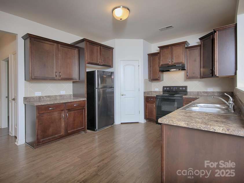 130 Jana Drive, Statesville, NC 28677.  MLS# CAR4285748, YatesRealty ID 2482. Kitchen