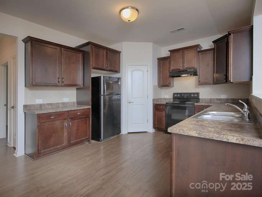 130 Jana Drive, Statesville, NC 28677.  MLS# CAR4285748, YatesRealty ID 2482. Kitchen