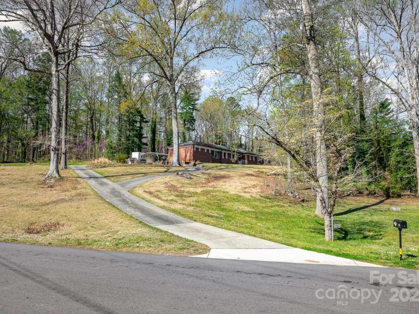 724 Rocky River Road, Charlotte, NC 28213.  MLS# CAR4238806, YatesRealty ID 2482. 