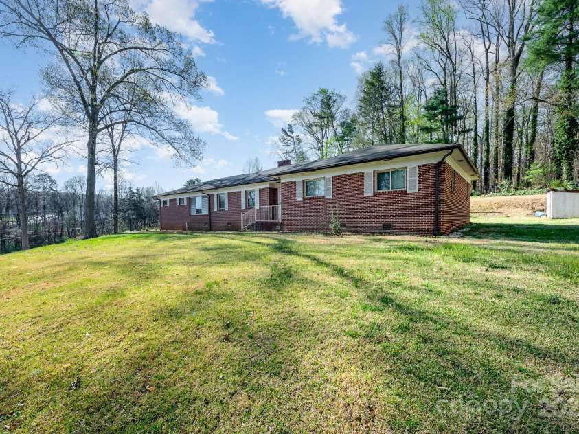 724 Rocky River Road, Charlotte, NC 28213.  MLS# CAR4238806, YatesRealty ID 2482. 