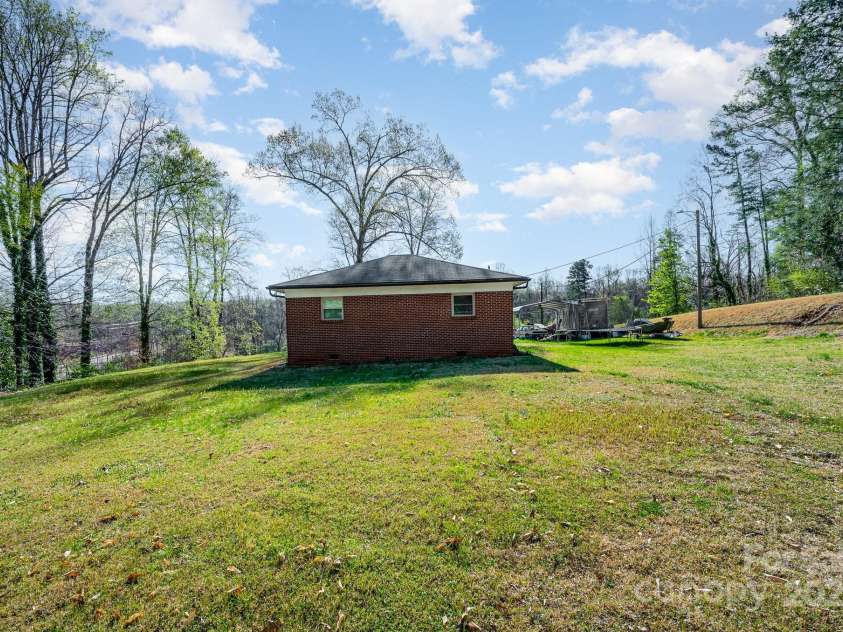 724 Rocky River Road, Charlotte, NC 28213.  MLS# CAR4238806, YatesRealty ID 2482. 