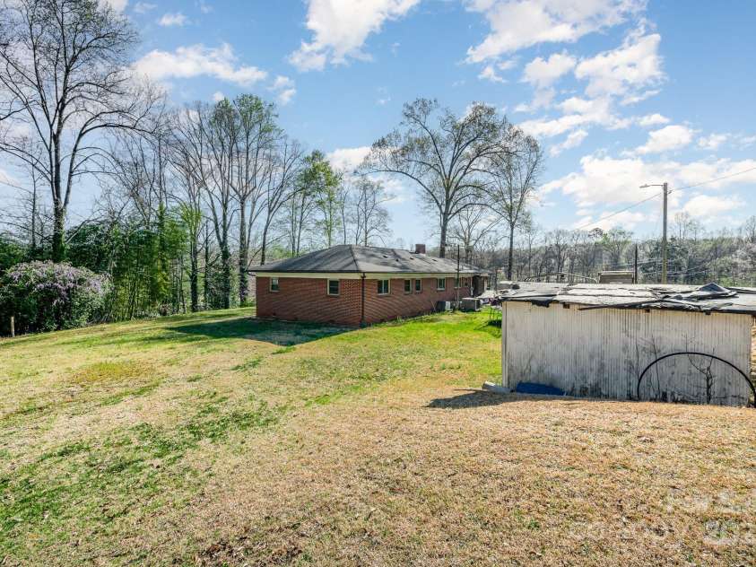 724 Rocky River Road, Charlotte, NC 28213.  MLS# CAR4238806, YatesRealty ID 2482. 