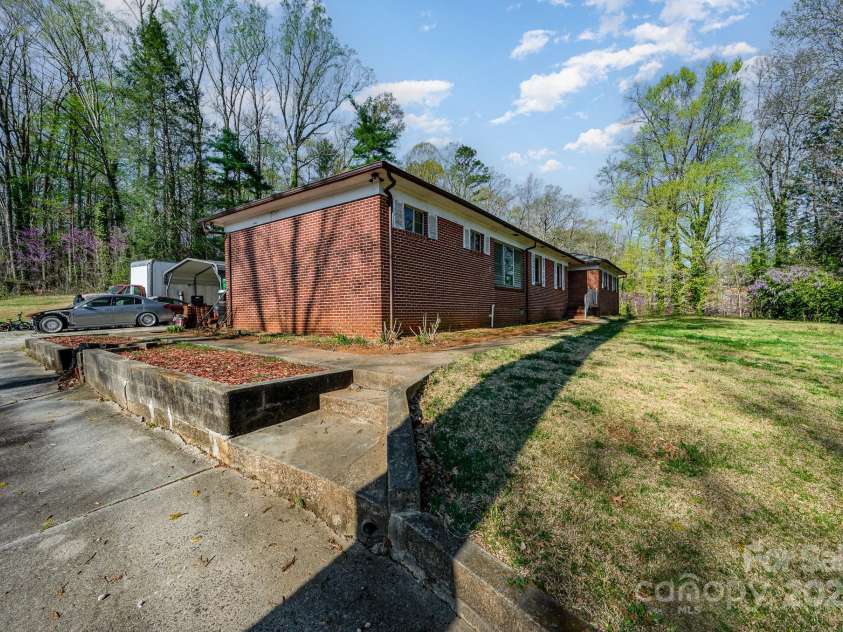724 Rocky River Road, Charlotte, NC 28213.  MLS# CAR4238806, YatesRealty ID 2482. 