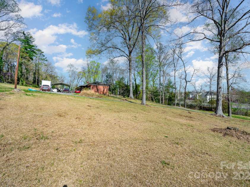 724 Rocky River Road, Charlotte, NC 28213.  MLS# CAR4238806, YatesRealty ID 2482. 