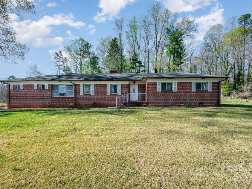 724 Rocky River Road, Charlotte, NC 28213.  MLS# CAR4238806, YatesRealty ID 2482. 