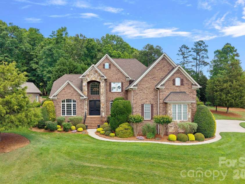 104 Timberside Drive, Davidson, NC 28036.  MLS# CAR4381791, YatesRealty ID 24822. 